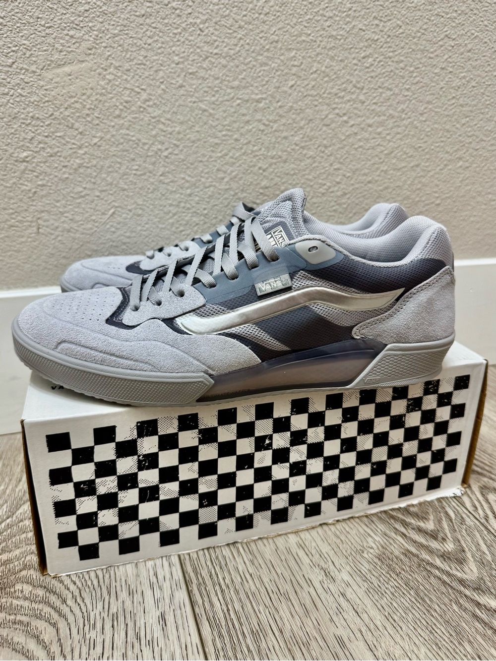 NEW Vans Skate AVE 2.0 Silver Gray Monochrome Men’s size 10